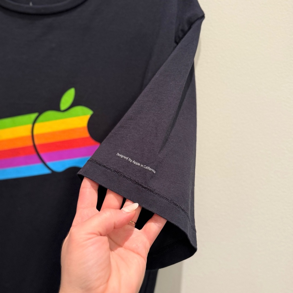 Apple Vintage-Inspired Black Rainbow Logo Vintage Tee Size Large - Picture 3 of 4